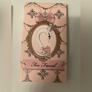 Too Faced Holiday 2020 Swan Palette